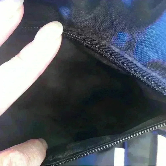 🌈 6/$60, Eddie Bauer Black/Grey Toiletry Bag, Size 10” X 8” X 2.5” - Picture 4 of 12